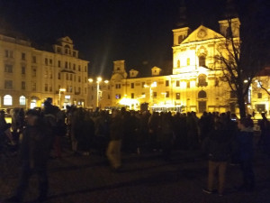 Na jihlavském náměstí protestovaly proti Babišovi desítky lidí, podepisovaly se i petiční archy