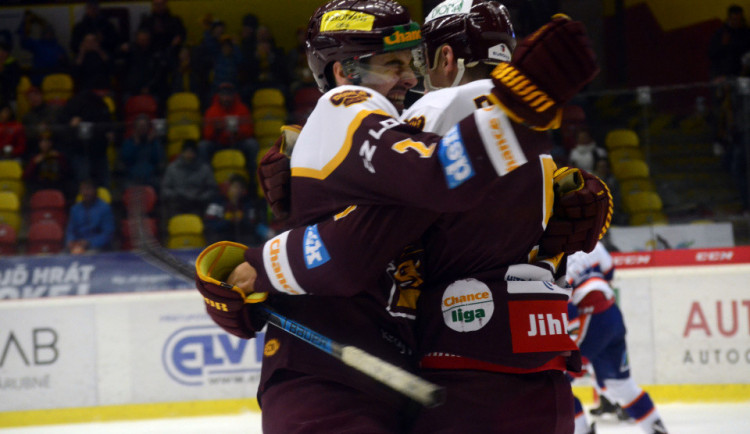 Už podeváté za sebou! Dukla porazila Porubu 4:1 a stále dominuje první lize
