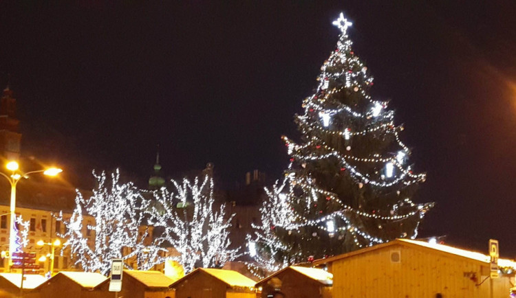 POLITICKÁ KORIDA: Nezačíná Vánoční jarmark pozdě? A co kluziště na náměstí? Zastupitelé odpovídají