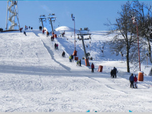 LYŽOVÁNÍ NA VYSOČINĚ: Kraj nabízí pět sjezdovek. Běžkaři mohou do Vysočina Areny