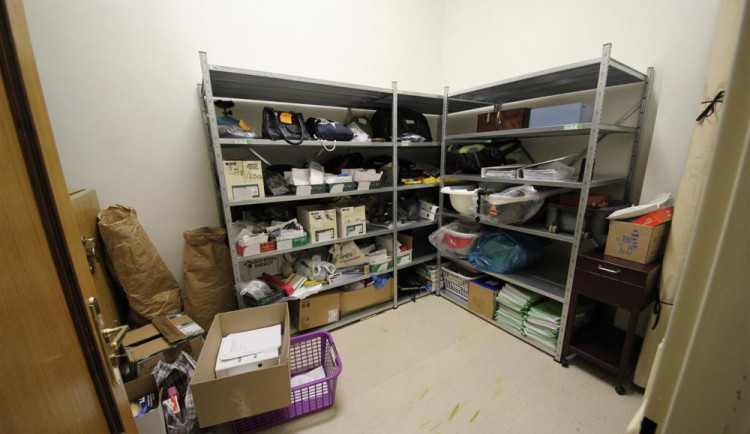 Ztráty a nálezy na jihlavské radnici: Své majitele hledá řada klíčů nebo invalidní vozík