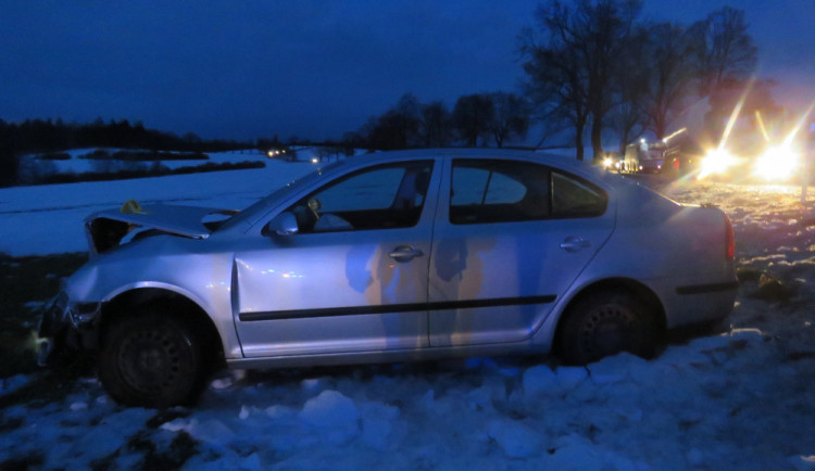 Ranní nehoda tří aut uzavřela silnici na Humpolec. Škoda je skoro dva miliony korun