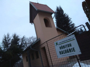 Do části hřbitova na Kalvárii byl omezen přístup. Kvůli skále, u které se sesula půda