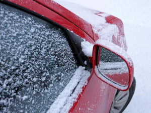 SJÍZDNOST: V části Vysočiny v noci sněžilo. To ovlivní cestování po silnicích nižších tříd