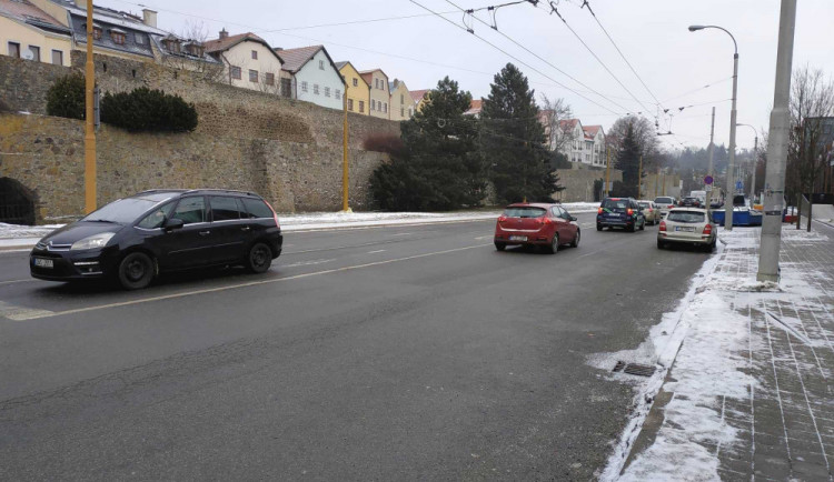 Řidiče v Jihlavě čeká další omezení. V březnu začne rozšíření Hradební ulice