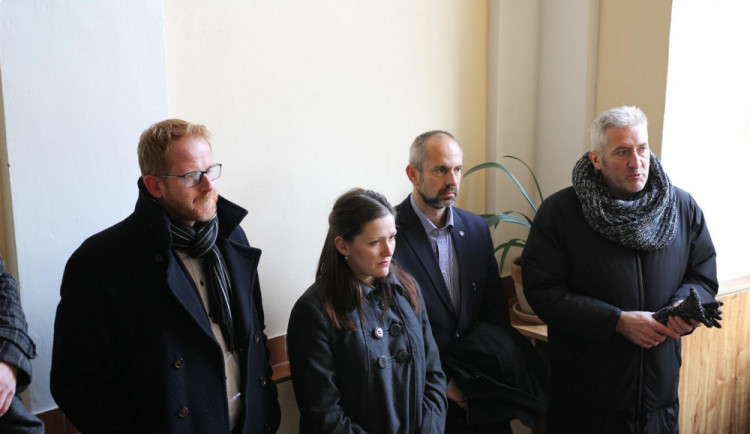 Vzpomínkové akce se zúčastnila primátorka Karolína Koubová společně náměstkem Petrem Laštovičkou, ředitelem gymnázia Pavlem Sukem, radními i zastupiteli města