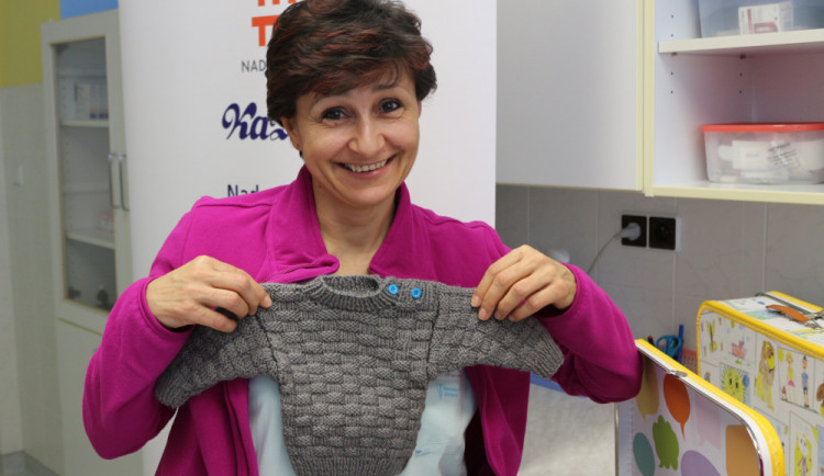 Odložená nebo odebraná miminka v jihlavské nemocnici dostanou kufřík na vzpomínky. Připomene první dny po narození