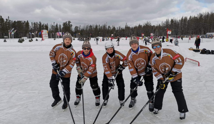 Tomu se říká úspěch! Rybníkoví hokejisté z Náměště ovládli mistrovství světa v Kanadě