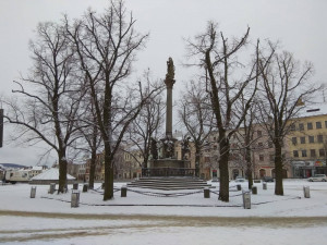 Nemocné lípy na náměstí půjdou k zemi za necelých 24 hodin. Náhradní se zatím nevysadí