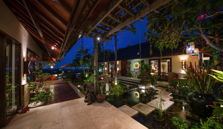 Opustili všechny a všechno, co jsme milovali. Sbalili celý svůj život do dvou kufrů, vzpomíná „Bába na Bali“