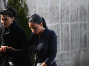 S Jiřím Pomeje se přišly rozloučit stovky lidí. Nechyběli ani kolegové z herecké branže