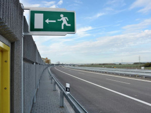 Řidiči, pozor. Na 98. kilometru D1 ve směru na Prahu se uzavře levý jízdní pruh
