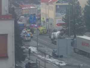 Chodkyni na přechodu srazilo auto. Na místě podlehla svým zraněním