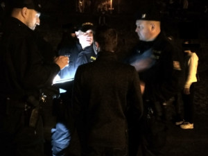 Razie na diskotéce v Polné. Policie odhalila osmnáct mladistvých pod vlivem alkoholu, musela přijet i záchranka