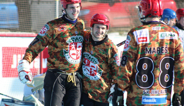 Béčko SK Jihlava porazilo brněnské Buldoky 4:2 , v čele druhé hokejbalové ligy jsou ale Jihlava Flyers