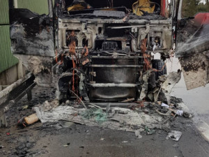 Na 124. km dálnice D1 směrem na Brno hořel kamion. Řidiči se musí připravit na zdržení