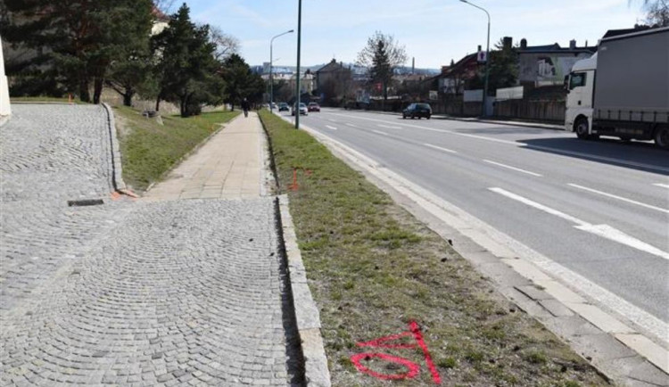 Začíná výstavba zastávek na Hradební ulici. Řidiči se musí nachystat na dopravní omezení