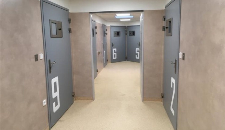 Nová záchytka v Jihlavě je hotová. Vyspí se v ní až 11 lidí, vyhřívá ji podlahové vytápění