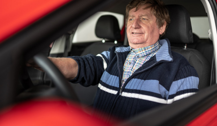 (NE)OBYČEJNÍ: Záleží mi na tom, aby z mých žáků autoškolu každý dokončil, říká instruktor Bohumil Vítek