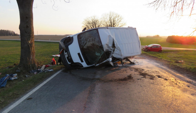 Tragická nehoda na Havlíčkobrodsku: Její pravděpodobnou příčinou bylo nedání přednosti