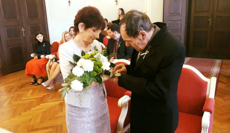 Láska z Pasáže: Manželé Derahovi oslavili na jihlavské radnici zlatou svatbu