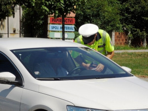 Policisté během kontrol dají řidičům nealkoholické pivo a jednorázový alkoholtester