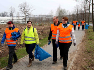 Do akce "Čistá Vysočina" se zapojili i zaměstnanci jihlavského Bosche, z přírody vynesli přes půl tuny odpadků