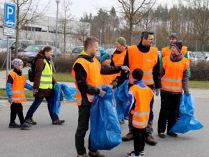 Do akce "Čistá Vysočina" se zapojili i zaměstnanci jihlavského Bosche, z přírody vynesli přes půl tuny odpadků