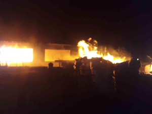 Od časného rána hořela hala lihovaru v Termesivech. Škoda se vyšplhala zhruba na dva miliony