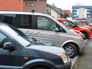 Lidé v Horním Kosově dostanou nová parkovací místa. Hotovo bude v půlce října