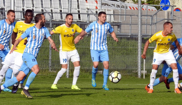 Vysočině pomohl nevídaný kiks brankáře Prostějova, po remíze 1:1 má na třetí místo náskok šesti bodů