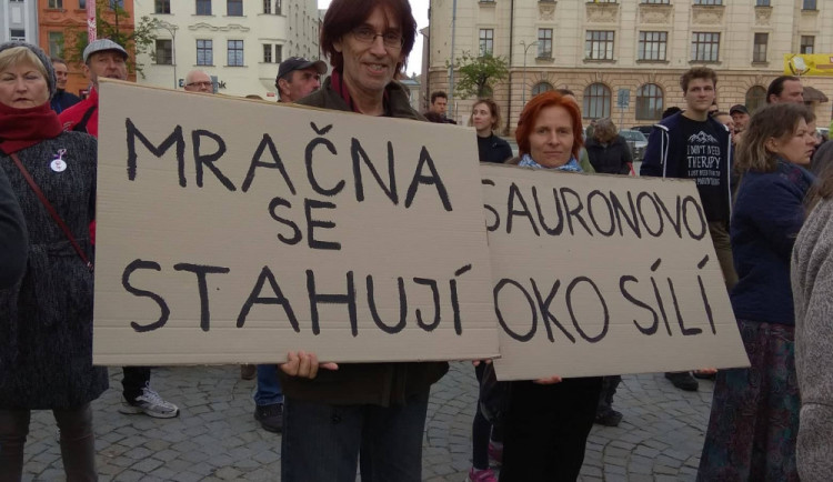 AKTUÁLNĚ: V Jihlavě se po dvou týdnech opět demonstruje. Za nezávislost demokracie