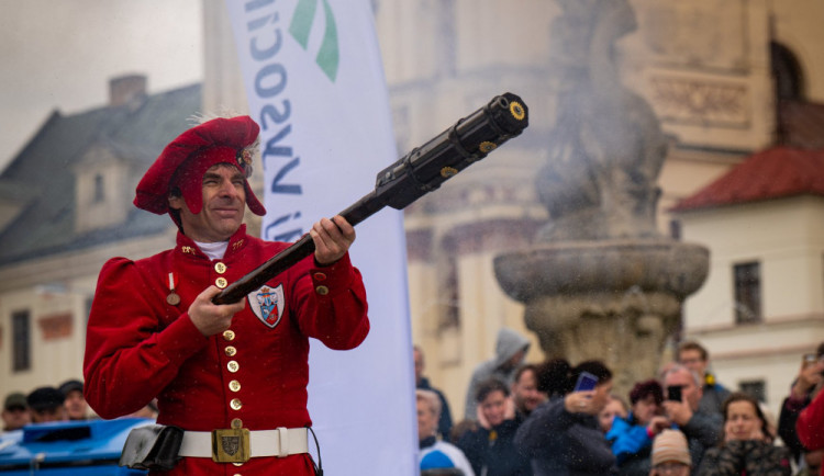 Jihlava zažila rekordní salvu z historických zbraní