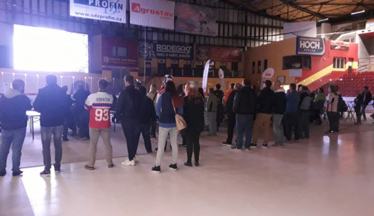 Velkoplošná projekce na Horáckém zimním stadionu i na hokejové semifinále