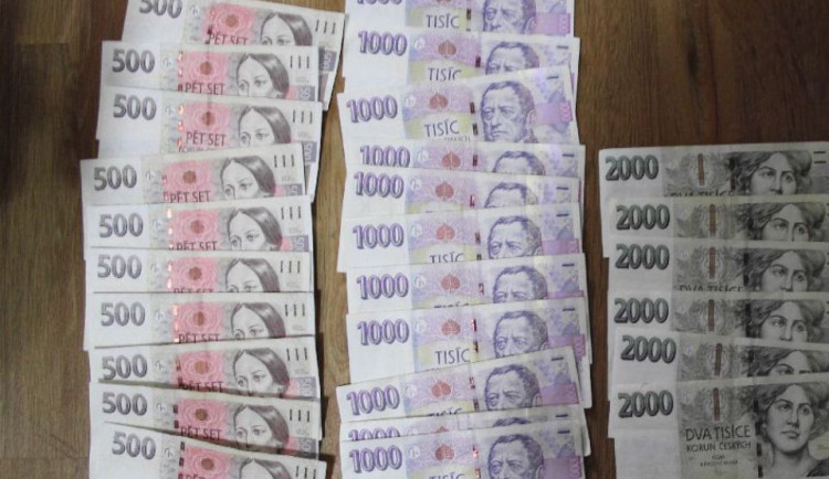 Kriminalisté dopadli dalšího dealera drog. Nebyl žádný troškař, prodával hned tři druhy