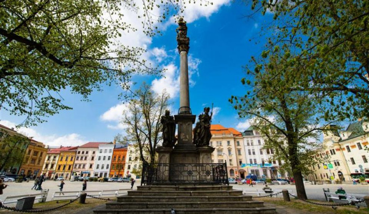 Jihlavský Mariánský sloup se nevyhne opravě. Během července se bude stavět lešení