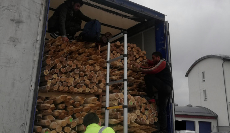 Na dálnici D1 byla zadržena trojice migrantů. Jeden je z Indie, další dva z Afghánistánu