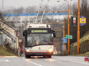 Jihlavské trolejbusové „Éčko“ o víkendu pojede trochu jinak. Kvůli opravě mostu na silnici I/38