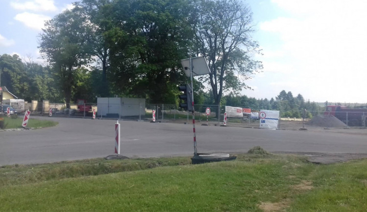 U ústředního hřbitova se zase pracuje. Řidiči nové P+R parkoviště využijí v říjnu