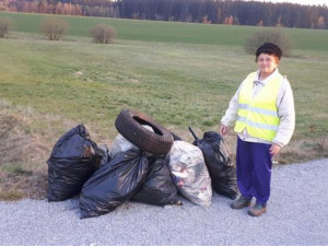 Čistá Vysočina 2019: Dobrovolníci nasbírali 101 tun odpadků. Našly se i pneumatiky a koberce