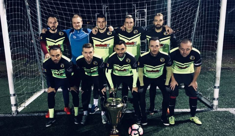 Na překvapení nedošlo, první ligu jihlavské malé kopané opět ovládl tým Sedmík Some