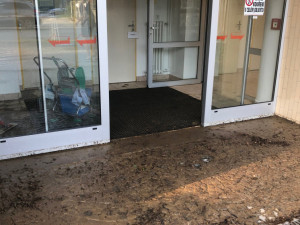 Voda se dostala do novoměstské nemocnice. Ambulance se musely uzavřít