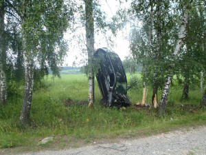 Osobní auto se „opřelo" o strom. Výsledkem nehody je jeden zraněný člověk