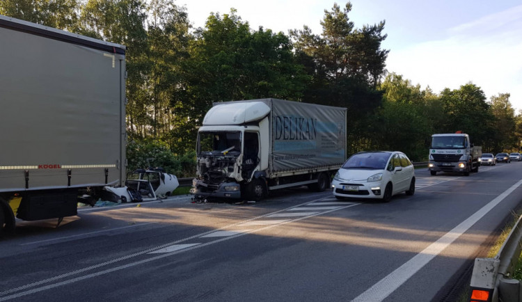U Stříteže bourala dvě nákladní auta. Na Brod se od rána tvoří velké kolony