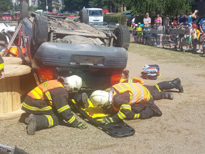 Žďárští hasiči zazářili v soutěži ve vyprošťování. Jejich kolegové z Jihlavy byli čtvrtí