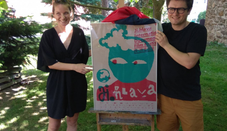 Festival dokumentů Ji.hlava chce letos zdůraznit téma ekologie. Dneska byl odhalen plakát
