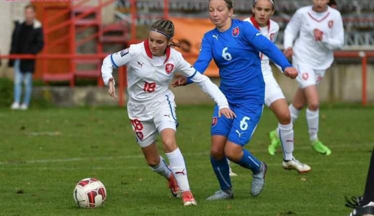 ROZHOVOR: Z Bedřichova až do reprezentace! Patnáctiletá Šárka Pouvová si plní fotbalové sny