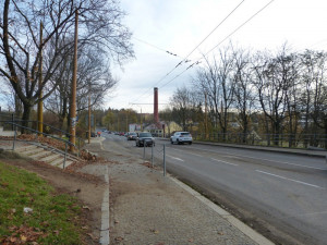 Trolejbusy a autobusy v Jihlavě zhruba dva měsíce nebudou zastavovat na Brněnském mostě
