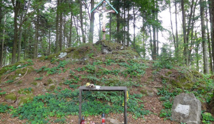 Jihlava nechala pod Rudným obnovit křížek. Opraveno bylo také klekátko