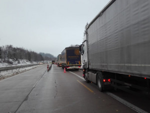Na dálnici D1 by měla přibýt místa pro odstavení kamionů během kalamitních stavů